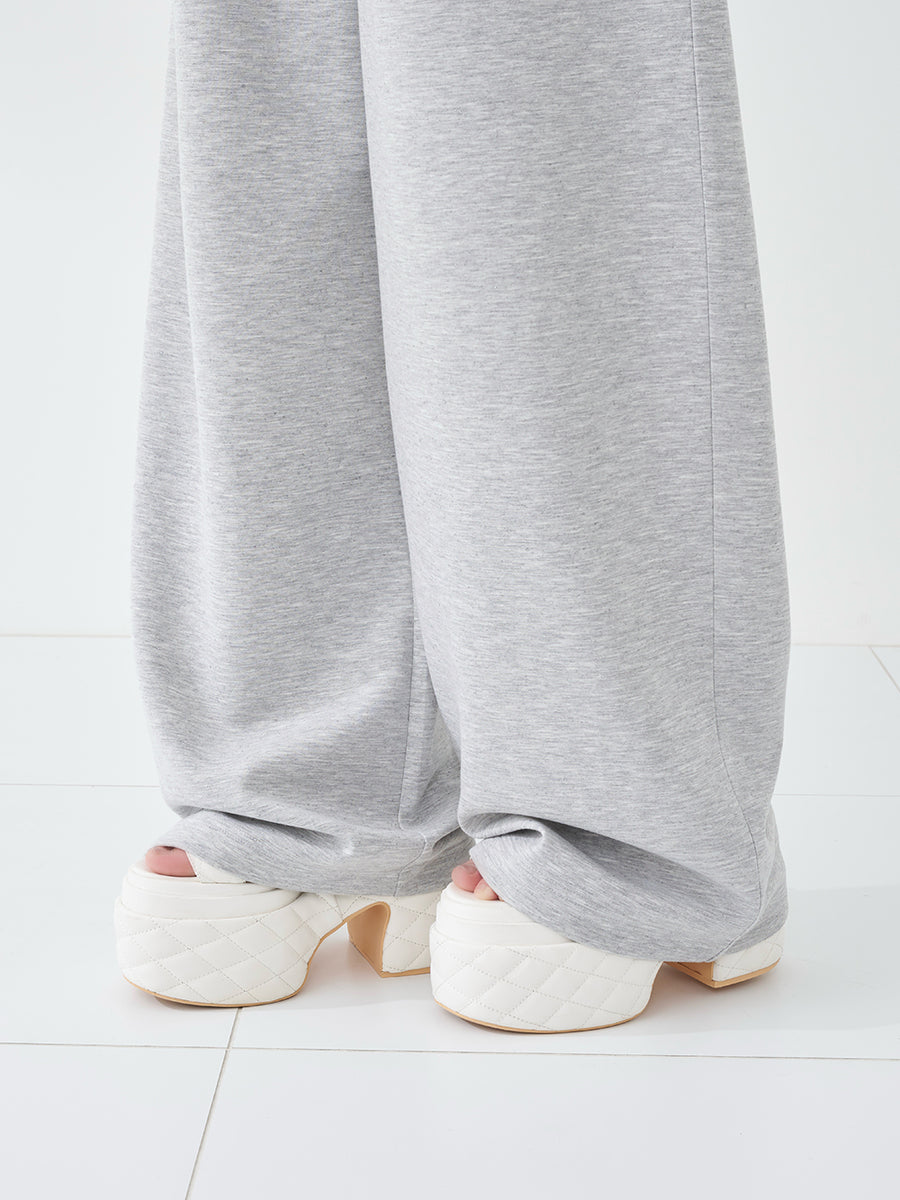 モデル：158cm（着用サイズ：FREE　着用カラー：GRY）