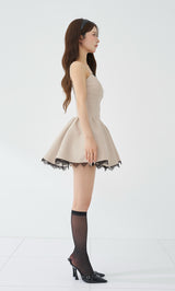 モデル：158cm（着用サイズ：FREE　着用カラー：BEG）