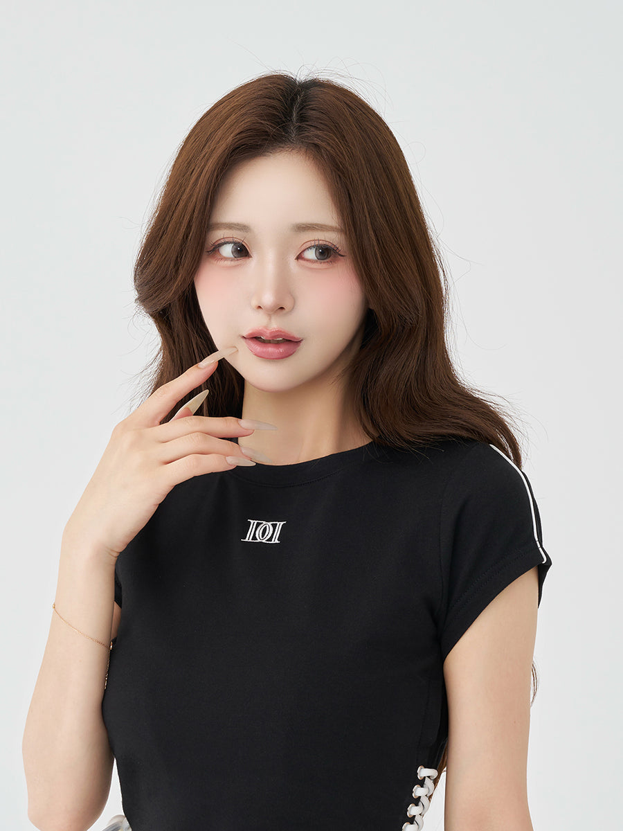 モデル：158cm（着用サイズ：FREE　着用カラー：BLK）