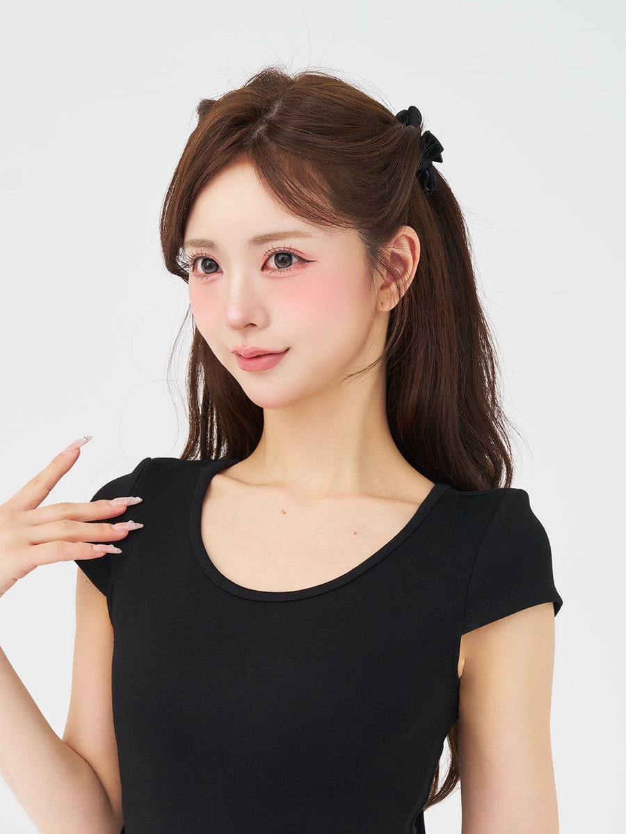 モデル：158cm（着用サイズ：FREE　着用カラー：BLK）