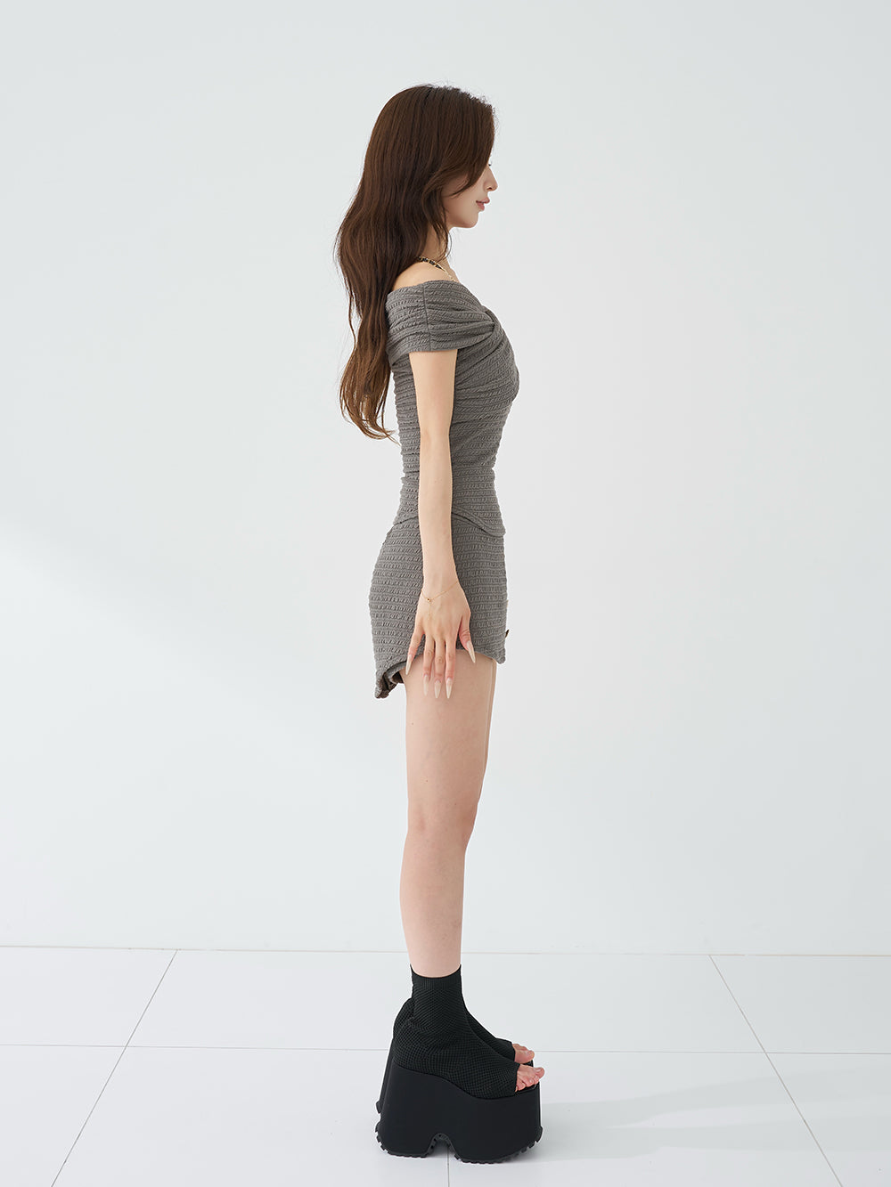 モデル：158cm（着用サイズ：FREE　着用カラー：GRY）