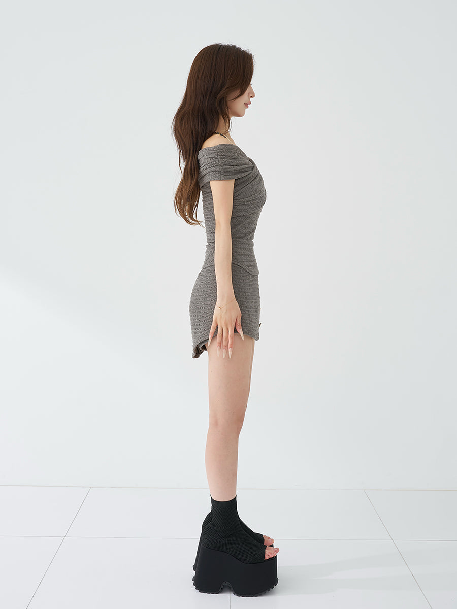 モデル：158cm（着用サイズ：FREE　着用カラー：GRY）