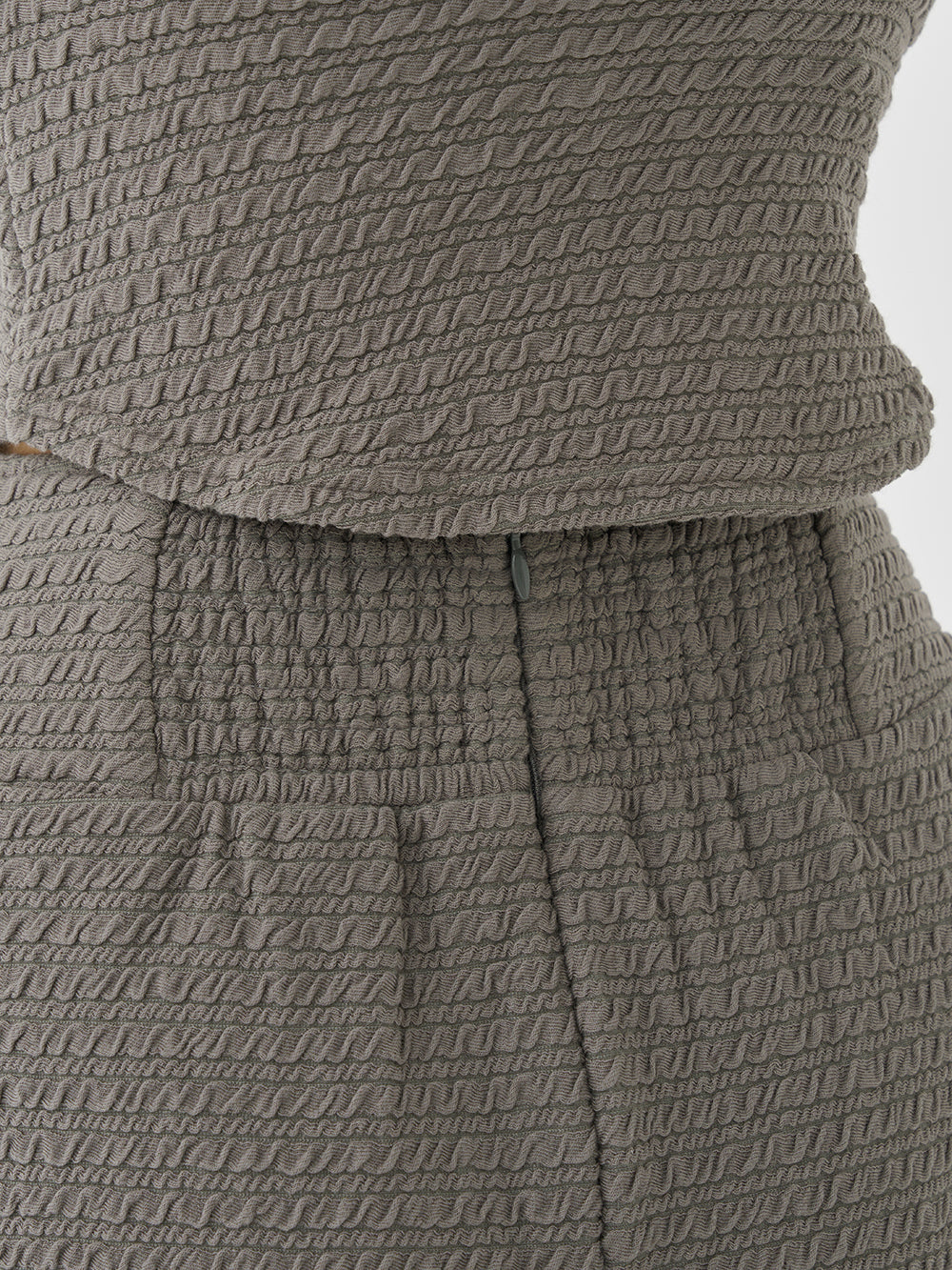 モデル：158cm（着用サイズ：FREE　着用カラー：GRY）