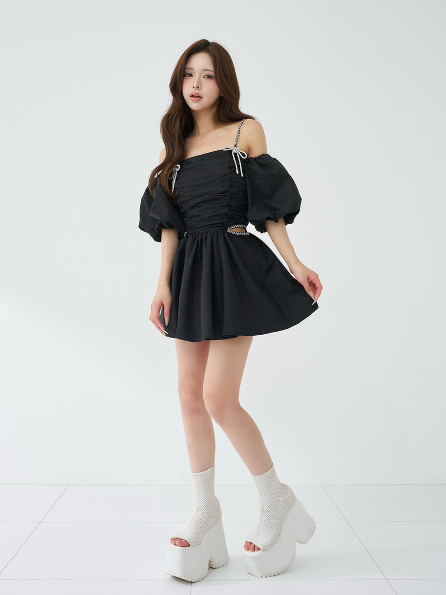 モデル：158cm（着用サイズ：FREE　着用カラー：BLK）