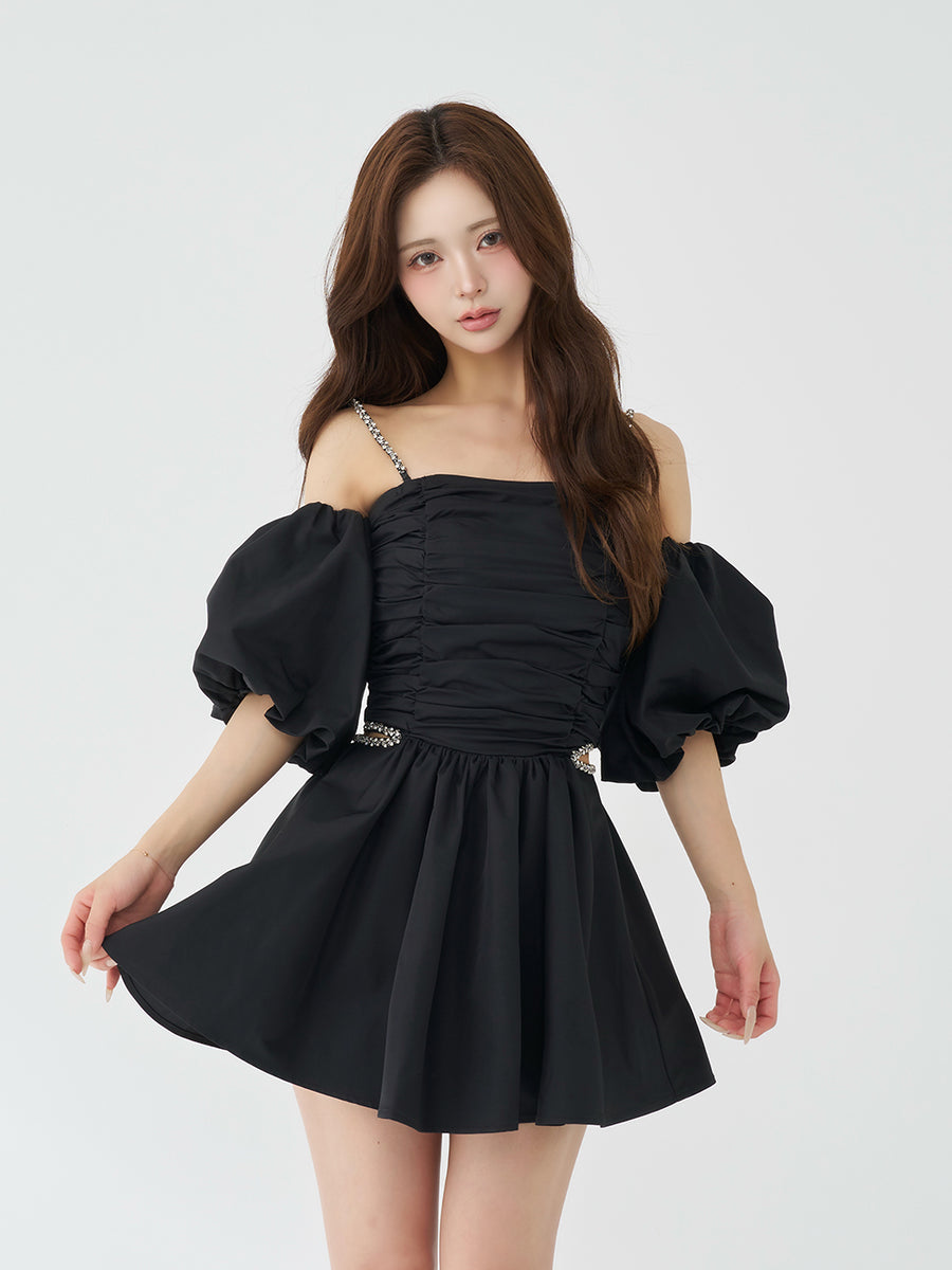 モデル：158cm（着用サイズ：FREE　着用カラー：BLK）