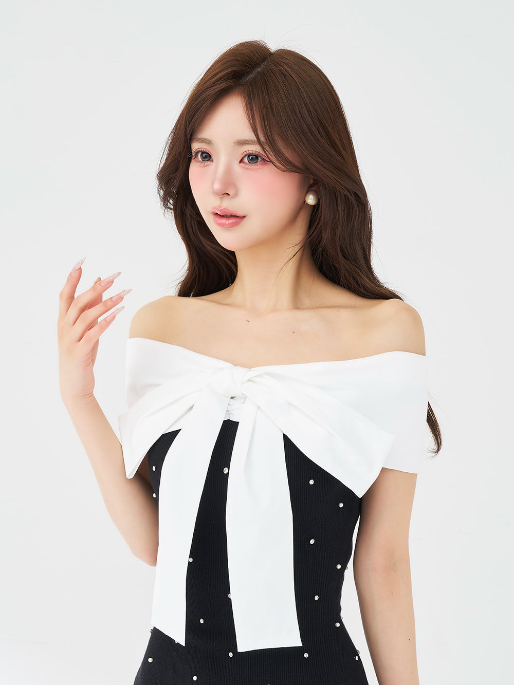 パールビジューオフショルフリルニットミニワンピース