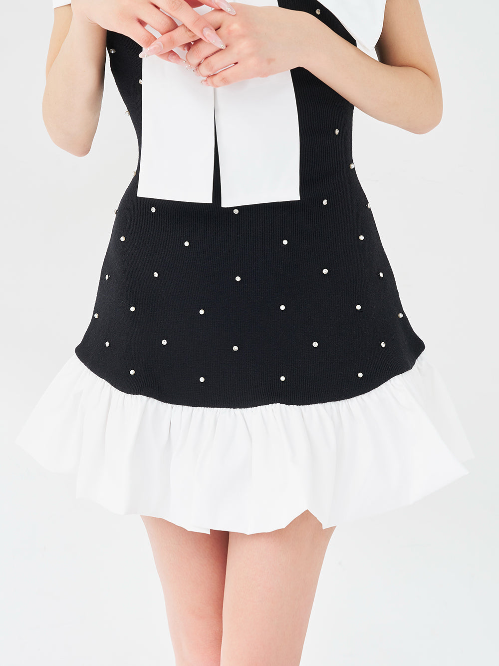 パールビジューオフショルフリルニットミニワンピース