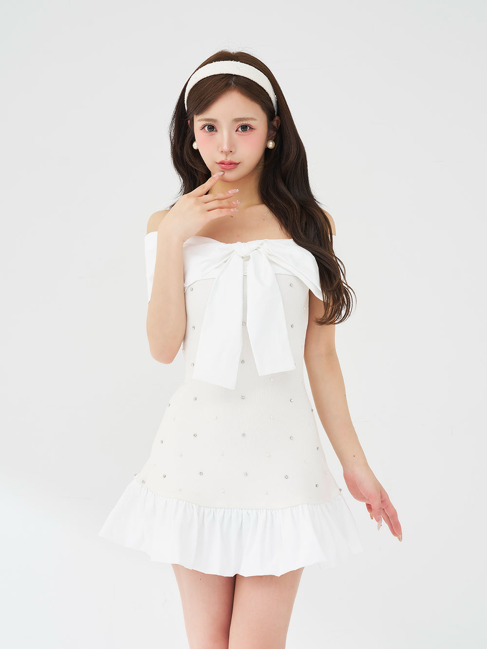 パールビジューオフショルフリルニットミニワンピース