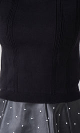 モデル：158cm（着用サイズ：FREE　着用カラー：BLK）