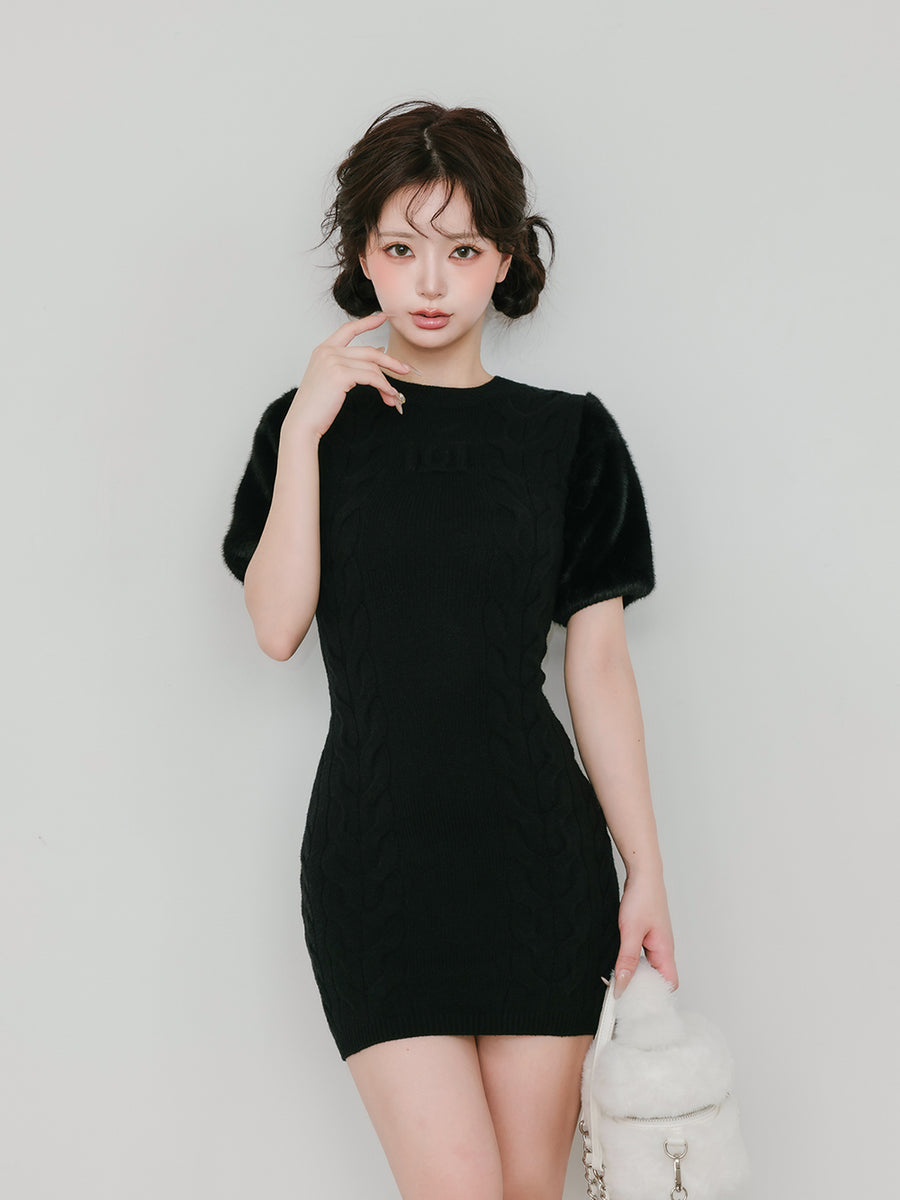 モデル：158cm（着用サイズ：FREE　着用カラー：BLK）
