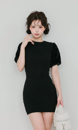 モデル：158cm（着用サイズ：FREE　着用カラー：BLK）