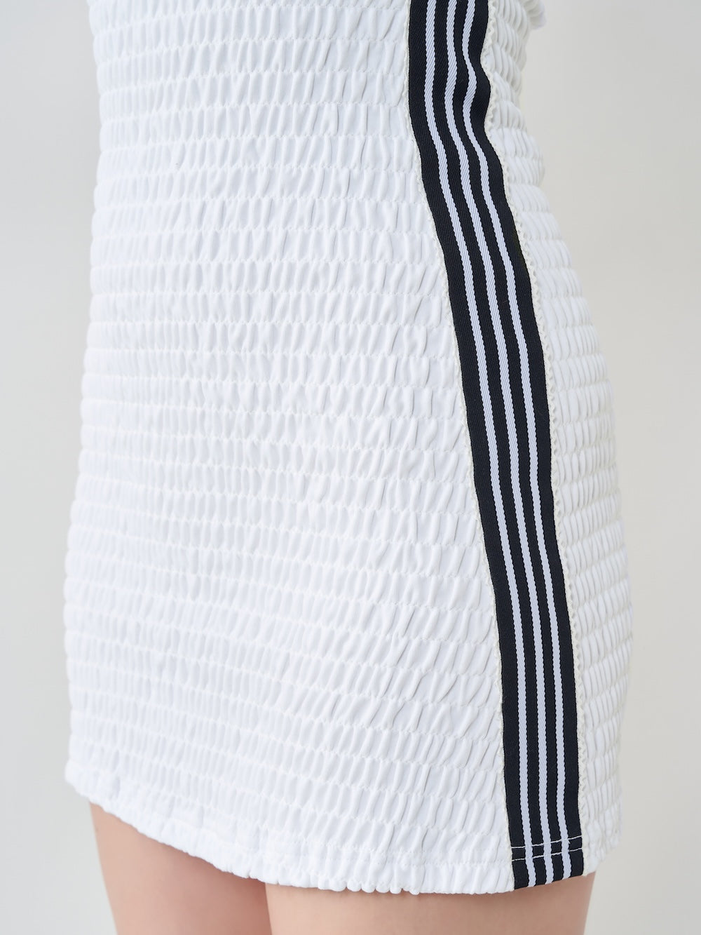 モデル：158cm（着用サイズ：FREE　着用カラー：WHT）