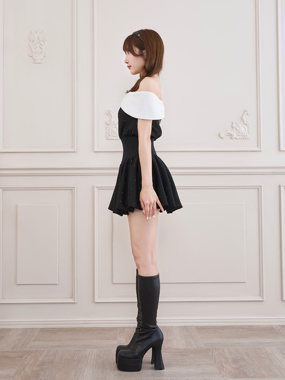 モデル：162cm（着用サイズ：FREE　着用カラー：BLK）