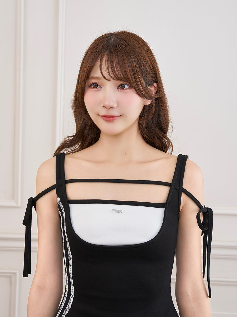 モデル：162cm（着用サイズ：FREE　着用カラー：BLK）