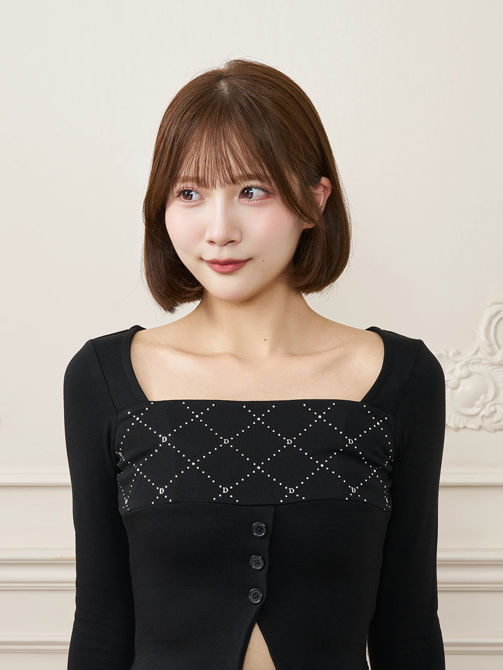 モデル：162cm（着用サイズ：FREE　着用カラー：BLK）