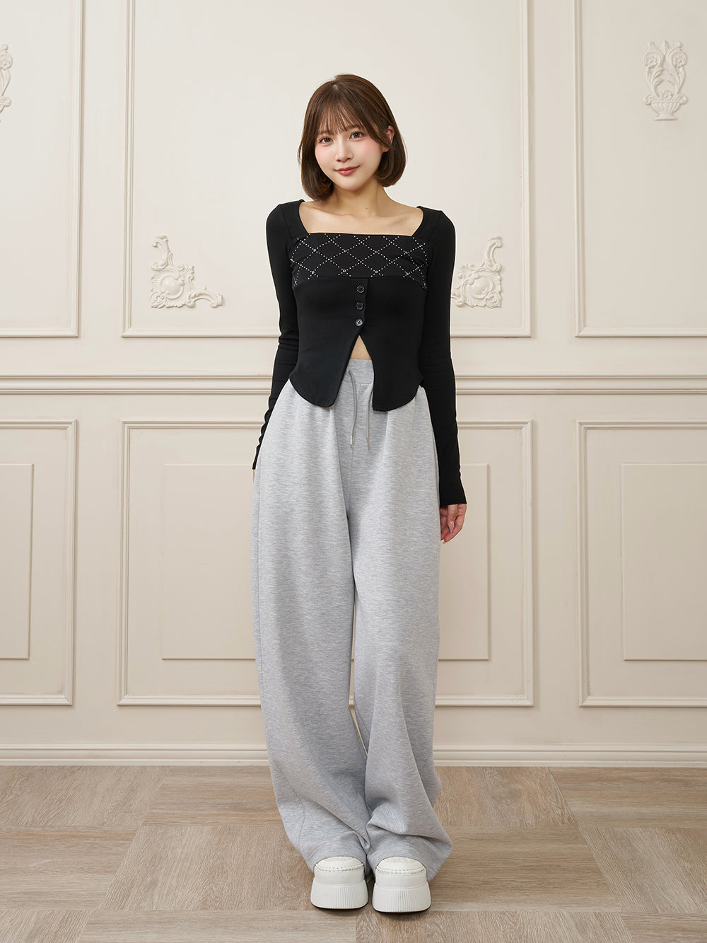 モデル：162cm（着用サイズ：FREE　着用カラー：BLK）
