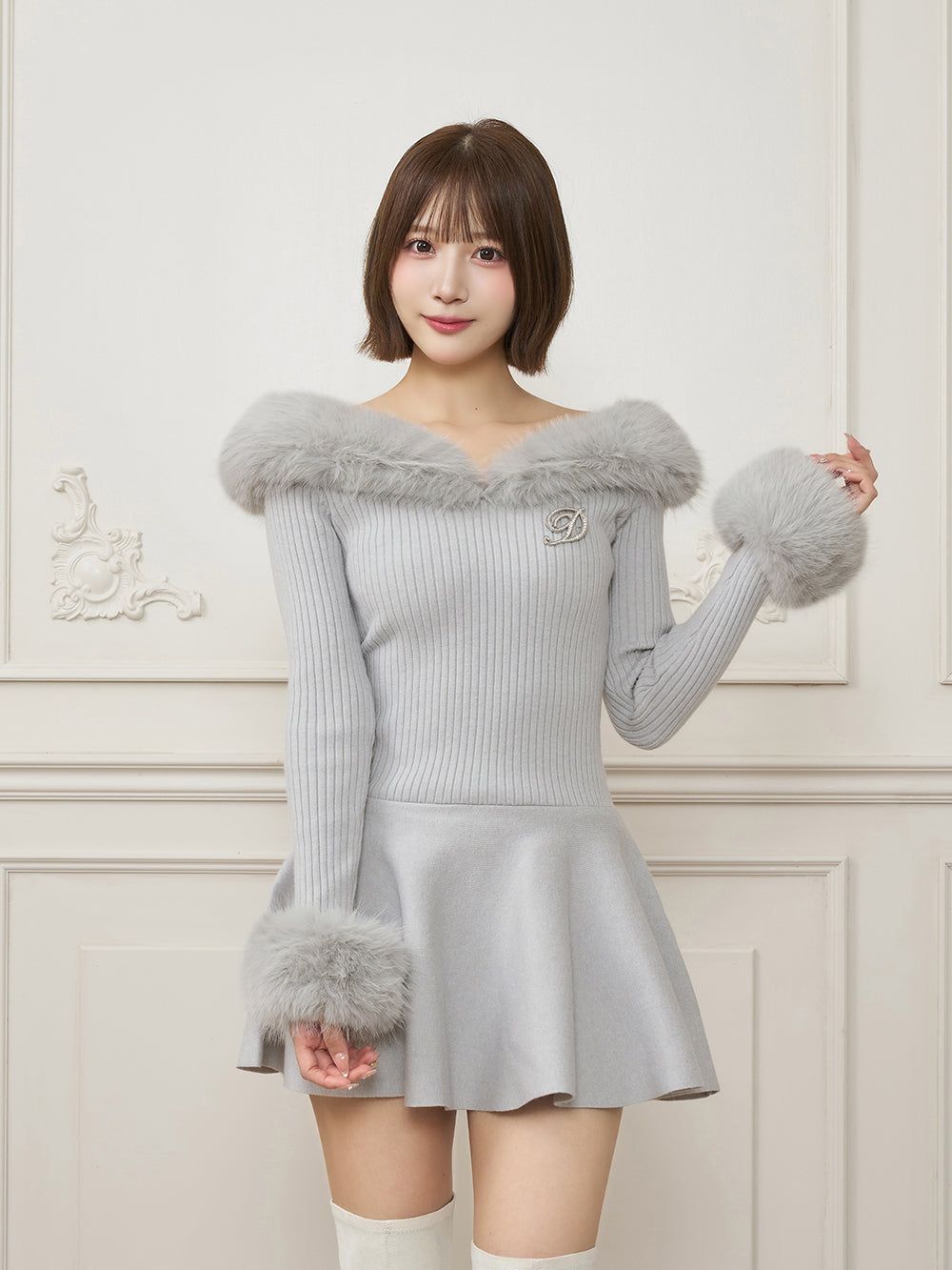 Dブローチファーデコルテフレアニットミニワンピース - gry