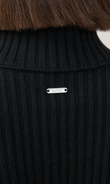 モデル：162cm（着用サイズ：FREE　着用カラー：BLK）