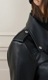 モデル：162cm（着用サイズ：S　着用カラー：BLK）
