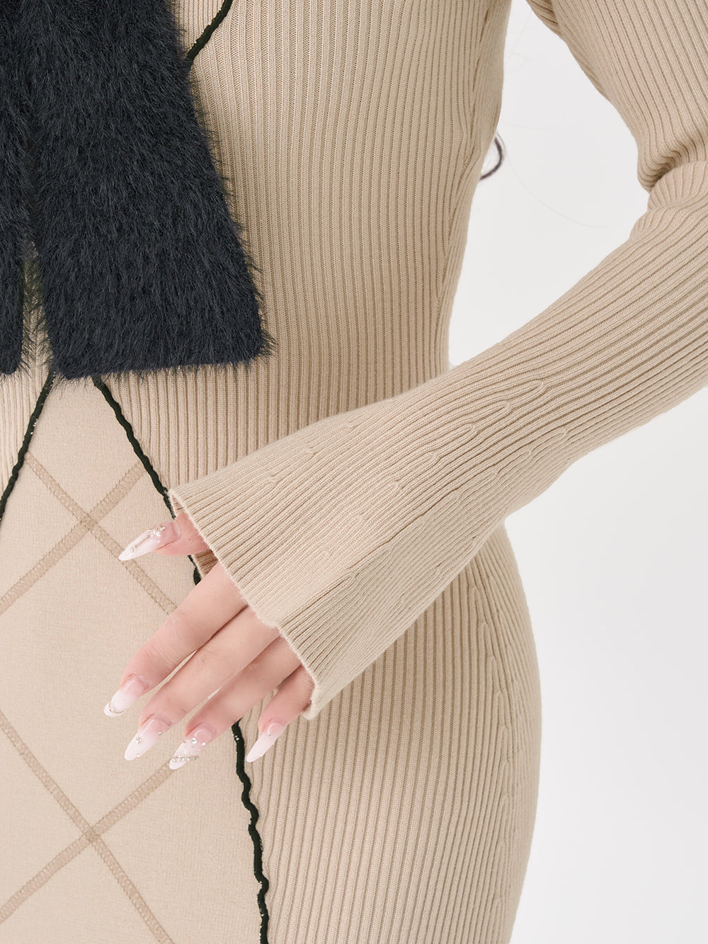 モデル：158cm（着用サイズ：FREE　着用カラー：BEG）