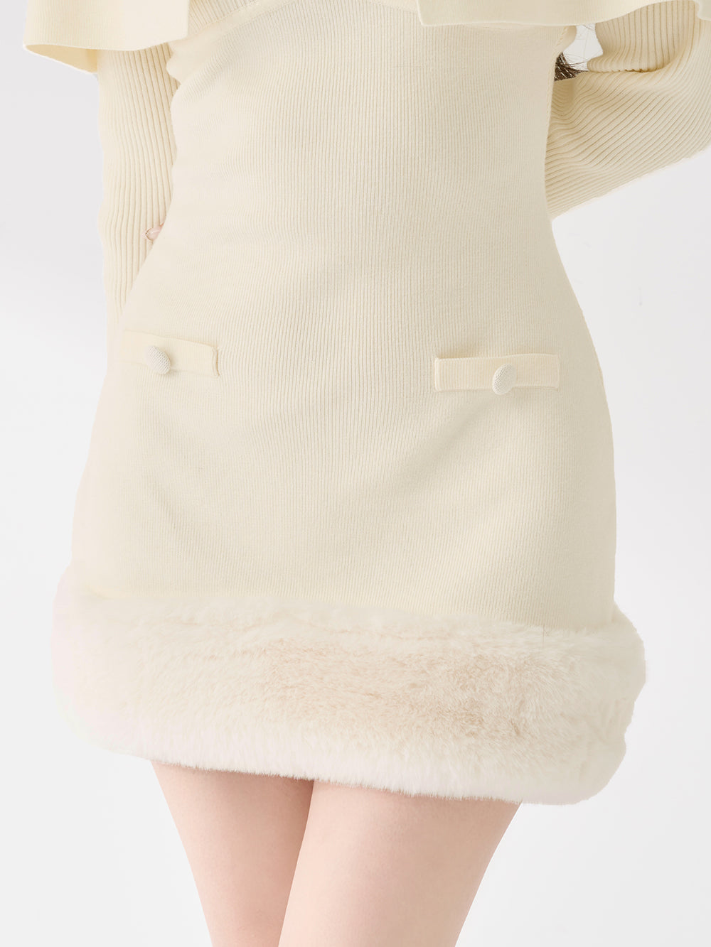 モデル：158cm（着用サイズ：FREE　着用カラー：IVO）