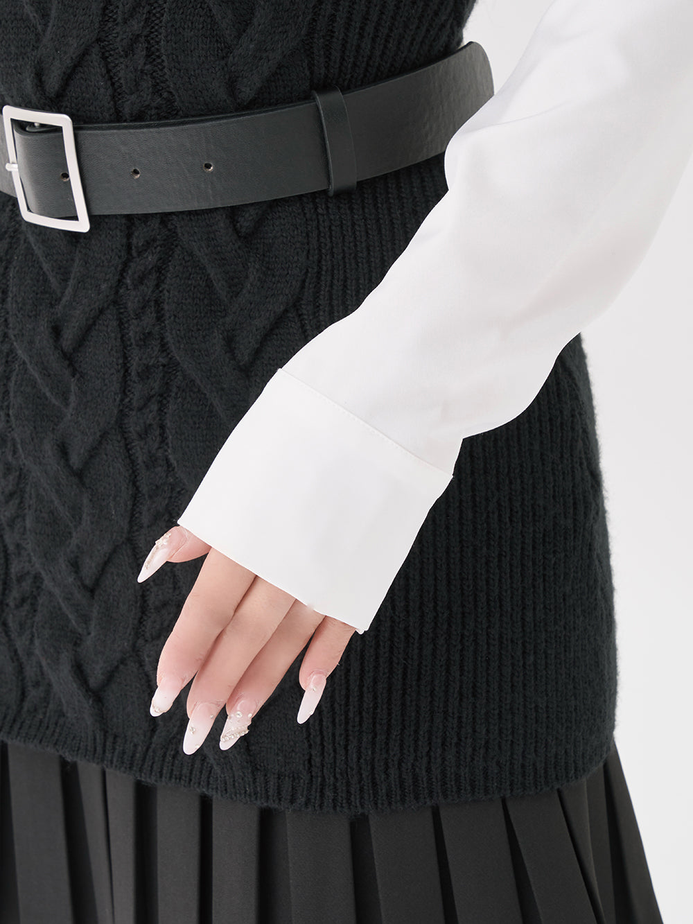 モデル：158cm（着用サイズ：FREE　着用カラー：BLK）