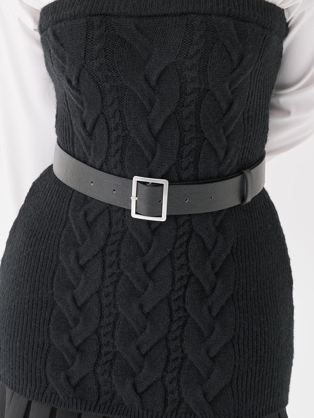 モデル：158cm（着用サイズ：FREE　着用カラー：BLK）