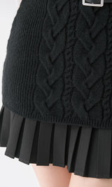 モデル：158cm（着用サイズ：FREE　着用カラー：BLK）