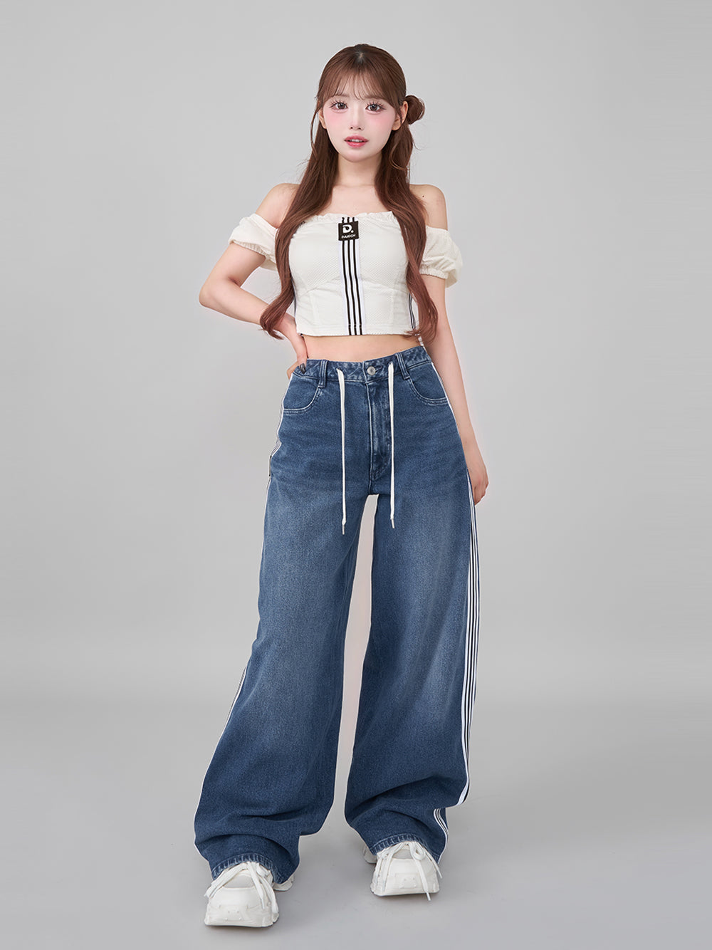 モデル：158cm（着用サイズ：S　着用カラー：BLU）