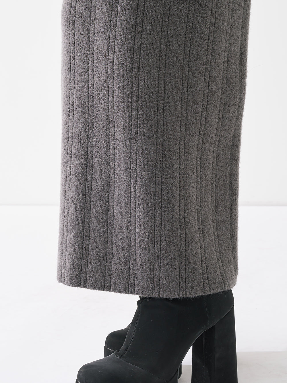 モデル：158cm（着用サイズ：FREE　着用カラー：GRY）