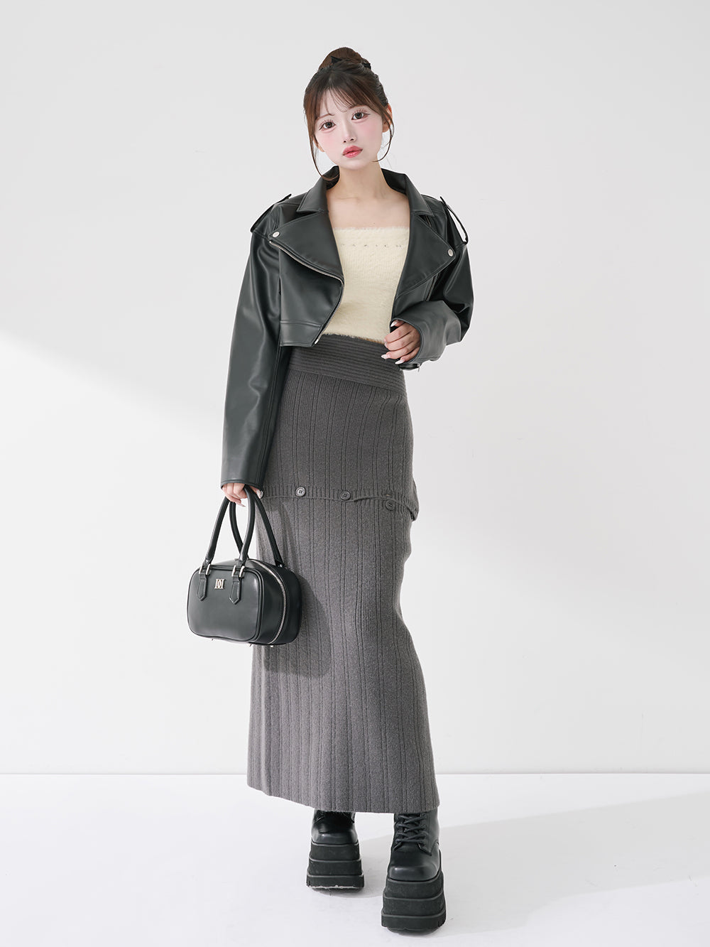 モデル：158cm（着用サイズ：FREE　着用カラー：IVO）