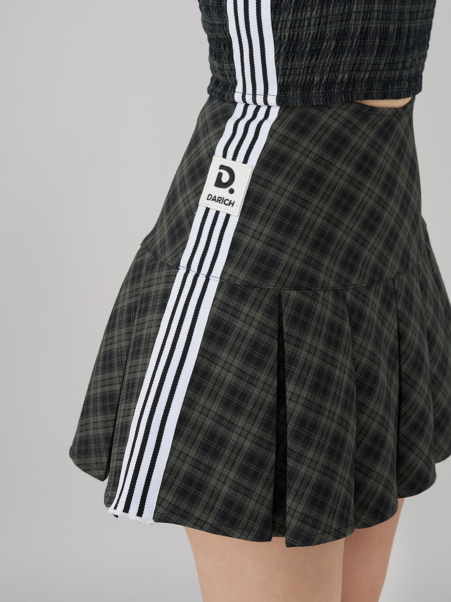 モデル：158cm（着用サイズ：S　着用カラー：GRN）