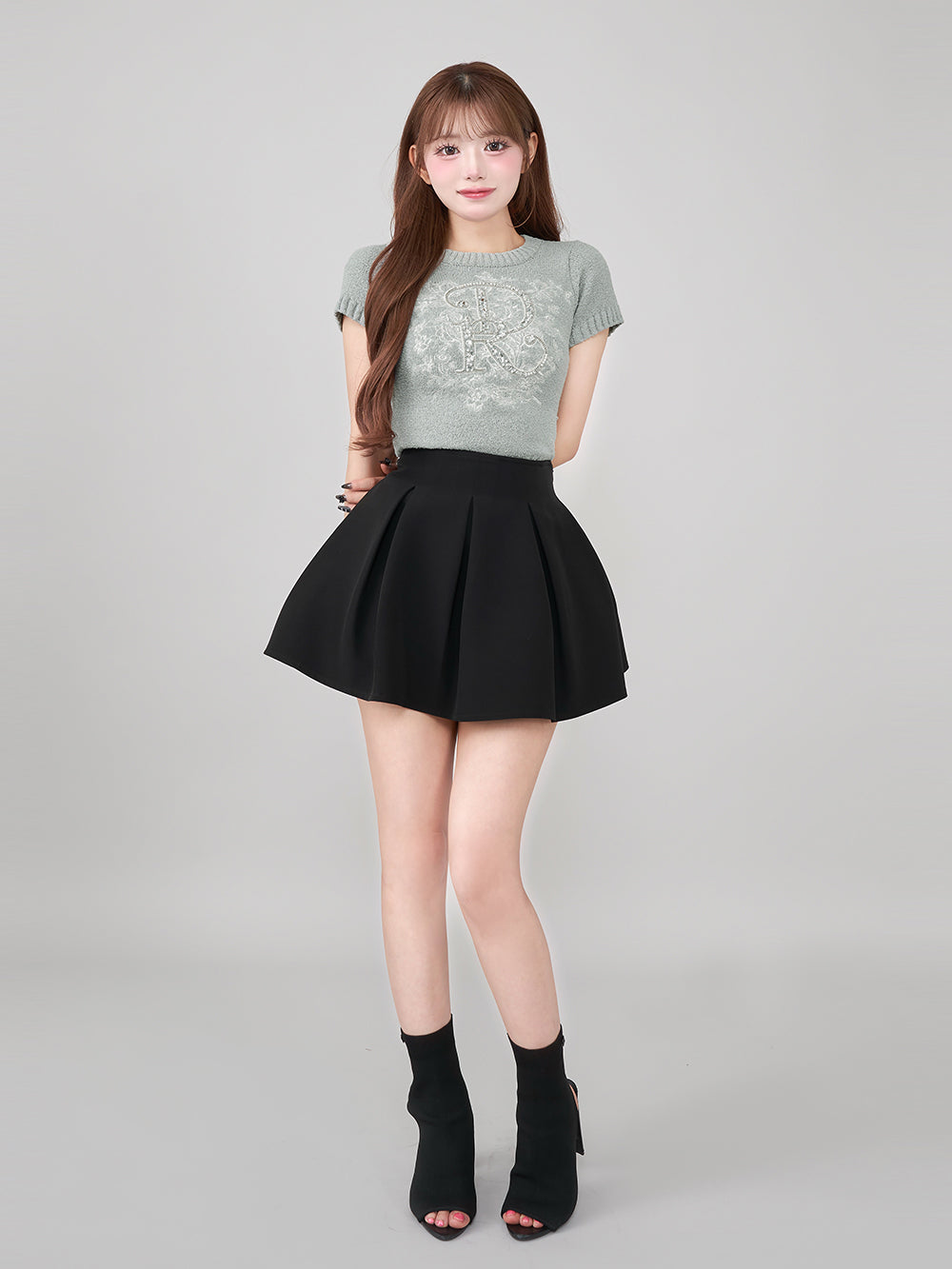 モデル：158cm（着用サイズ：FREE　着用カラー：GRY）
