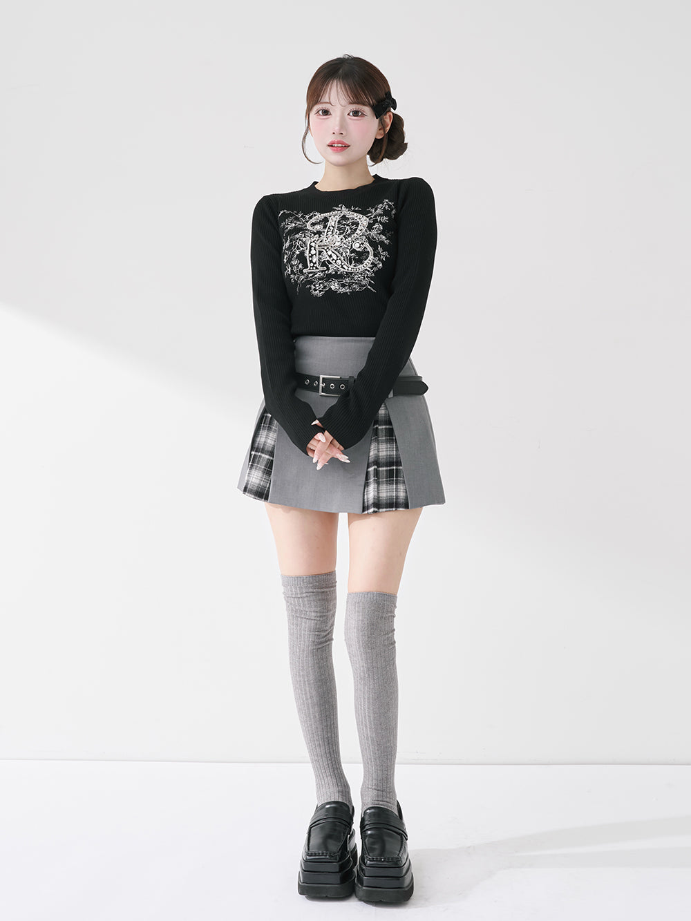 モデル：158cm（着用サイズ：FREE　着用カラー：BLK）