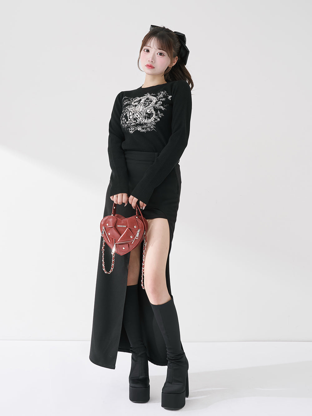 モデル：158cm（着用サイズ：FREE　着用カラー：BLK）