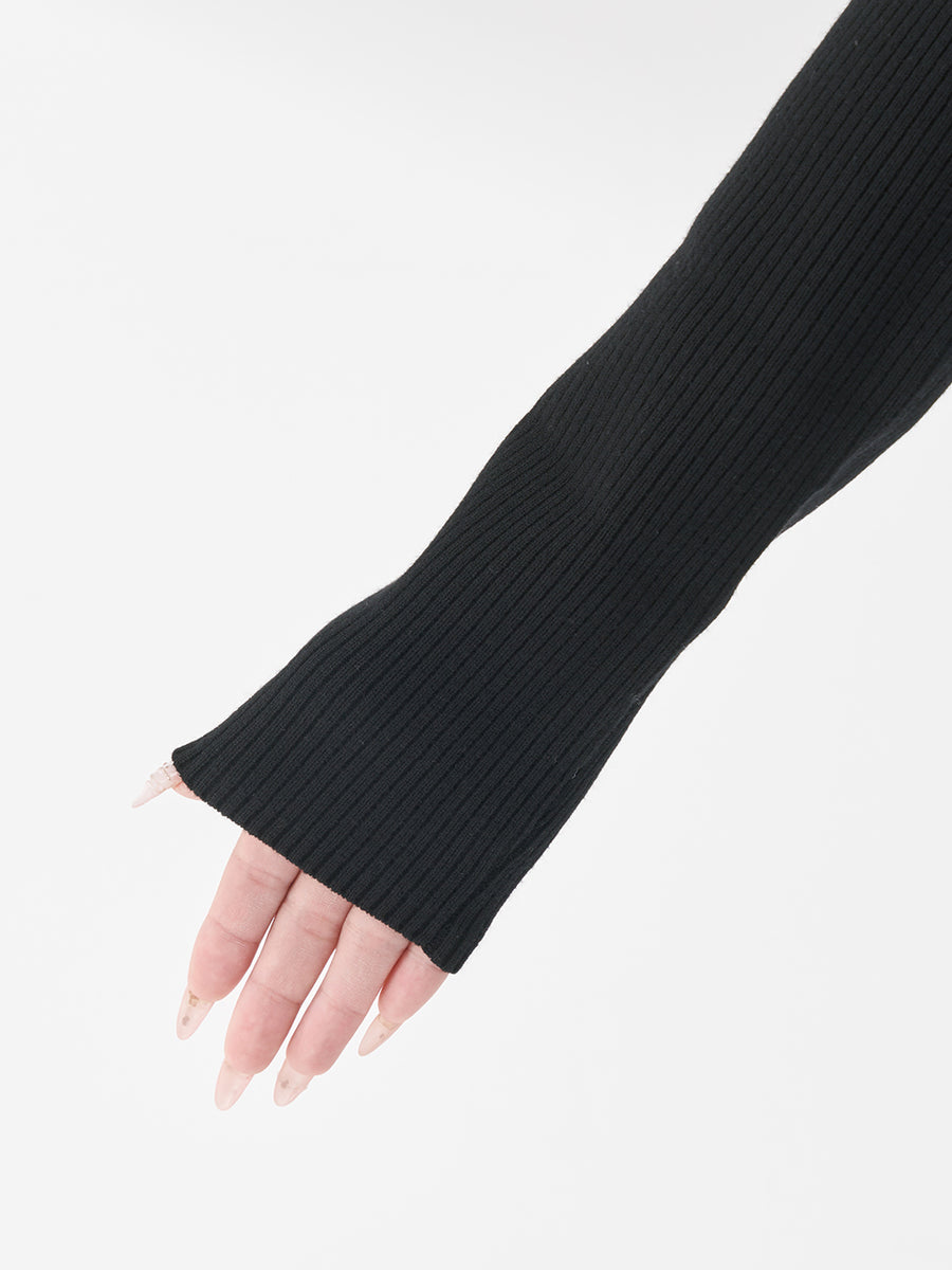 モデル：158cm（着用サイズ：FREE　着用カラー：BLK）