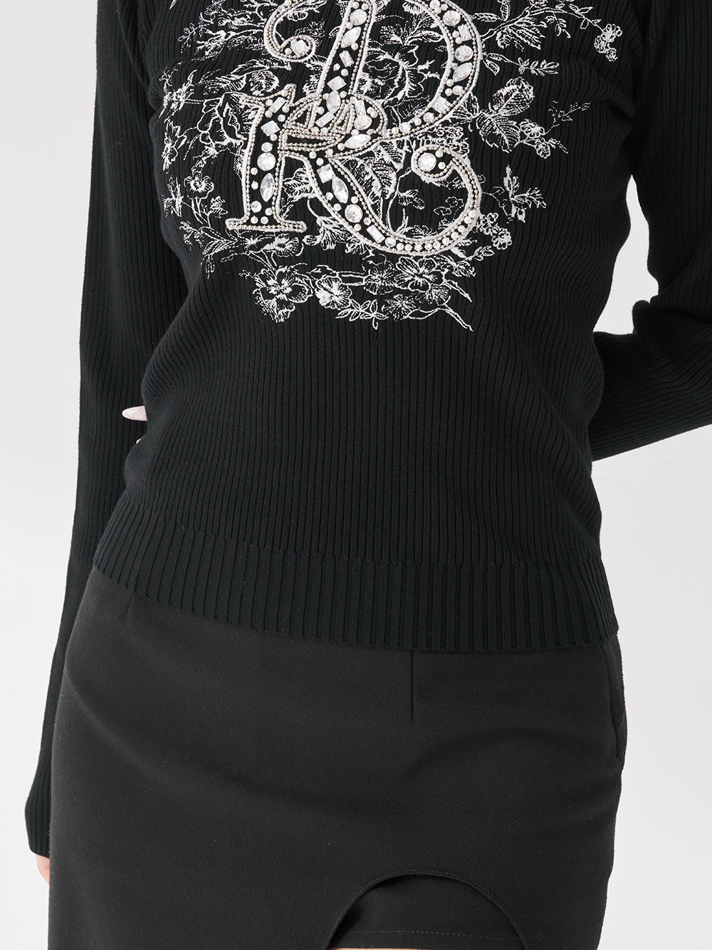 モデル：158cm（着用サイズ：FREE　着用カラー：BLK）