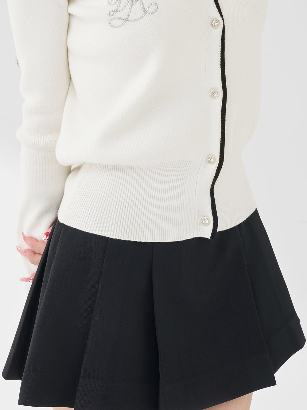 モデル：158cm（着用サイズ：FREE　着用カラー：WHT）