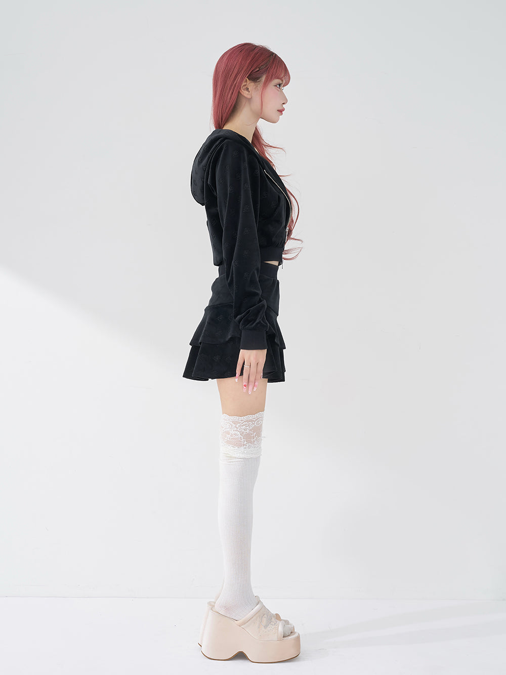 モデル：158cm（着用サイズ：FREE　着用カラー：BLK）