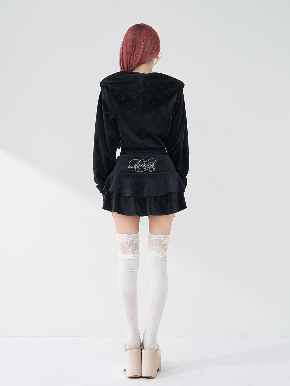 モデル：158cm（着用サイズ：FREE　着用カラー：BLK）