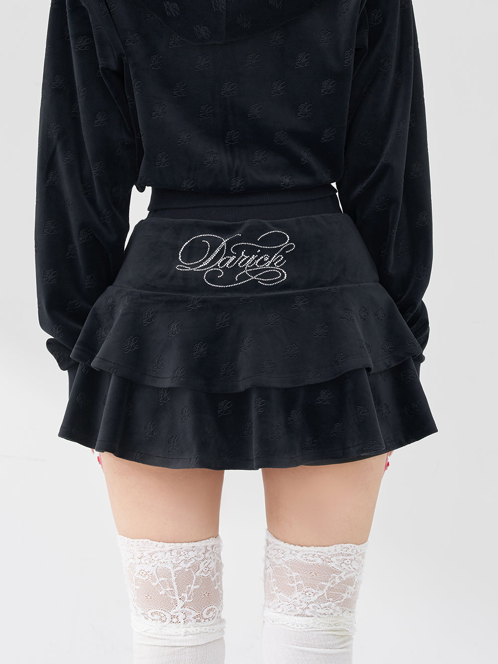 モデル：158cm（着用サイズ：FREE　着用カラー：BLK）