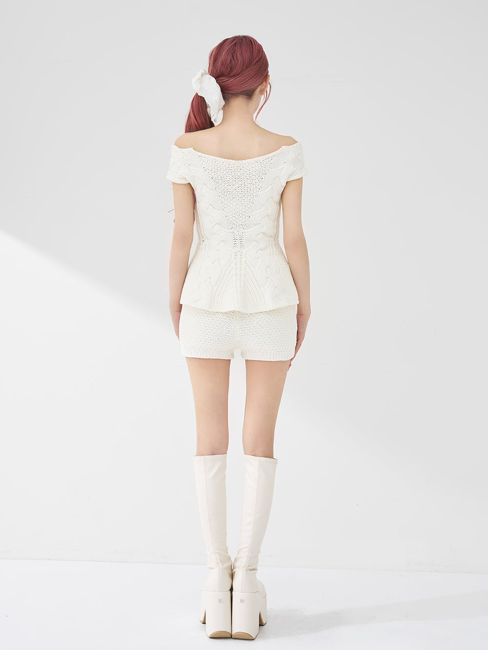 オフショルケーブルニットセットアップ