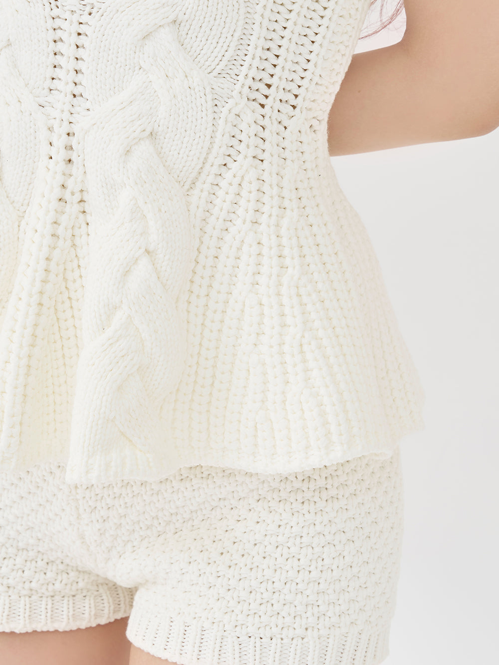 オフショルケーブルニットセットアップ