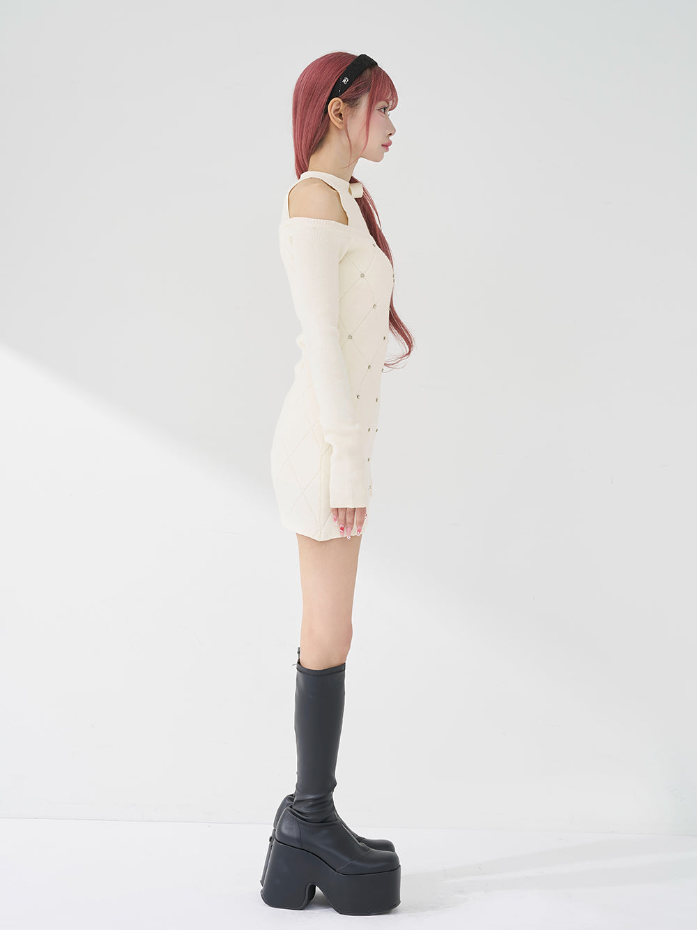 モデル：158cm（着用サイズ：FREE　着用カラー：IVO）