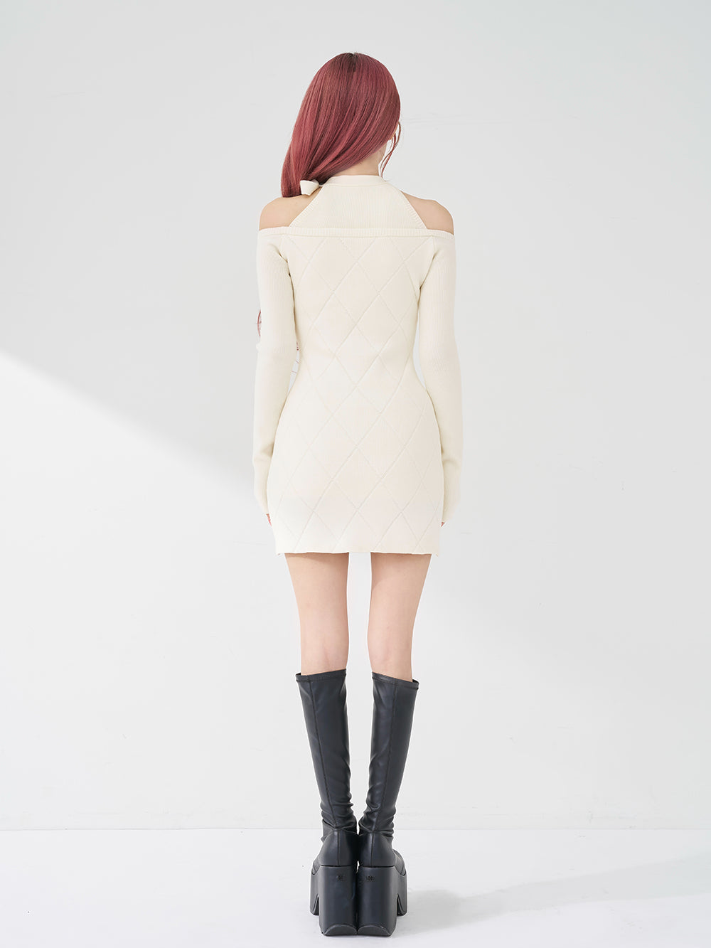 モデル：158cm（着用サイズ：FREE　着用カラー：IVO）