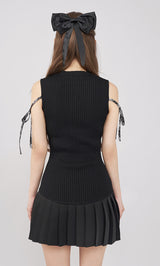 モデル：158cm（着用サイズ：FREE　着用カラー：BLK)