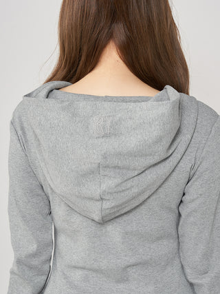 モデル：158cm（着用サイズ：FREE　着用カラー：GRY）