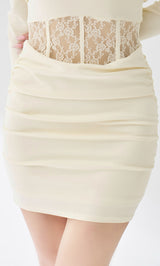 モデル：158cm（着用サイズ：FREE　着用カラー：IVO）