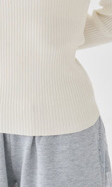 モデル：158cm（着用サイズ：FREE　着用カラー：WHT）