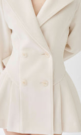 モデル：158cm（着用サイズ：FREE　着用カラー：IVO）